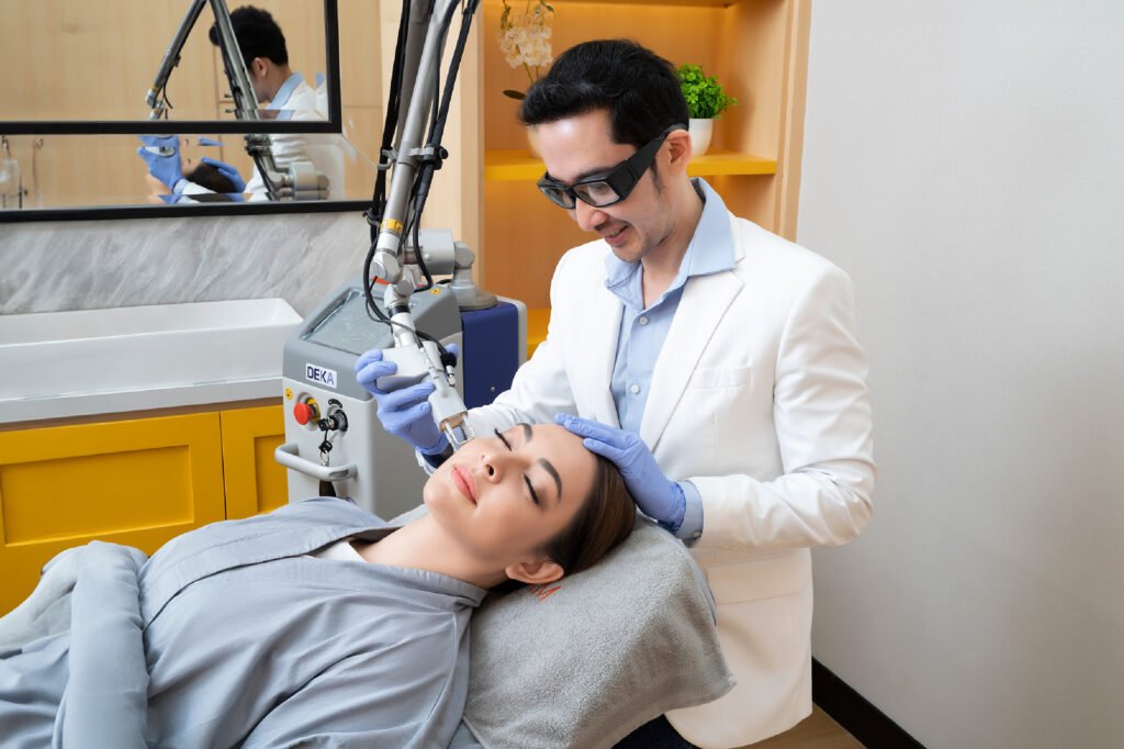 Regenerasi kulit adalah proses alami di mana sel-sel kulit mati digantikan oleh sel-sel baru.